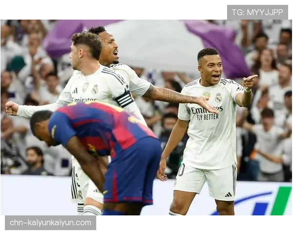 国家德比半场战报：巴萨1-0皇马，费尔明·洛佩斯补射破门